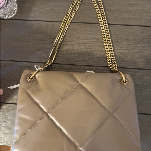 Tory Burch Beige Quilted Shoulder Bag with Gold Chain - Picture 3 of 4